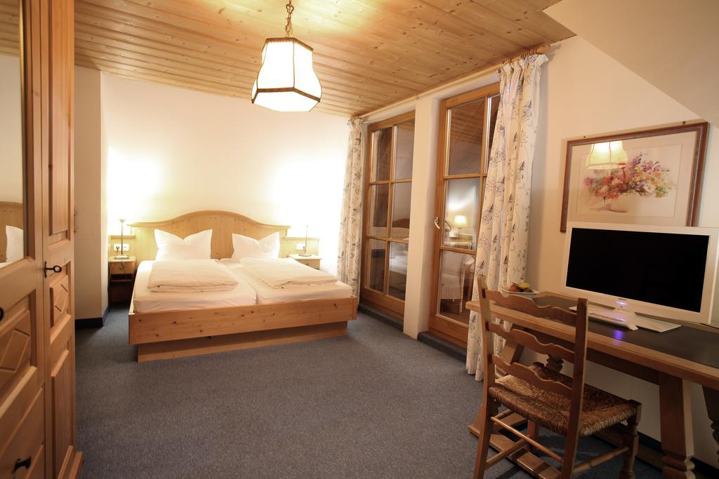Gasthof Blaue Gams Ettal Phòng bức ảnh